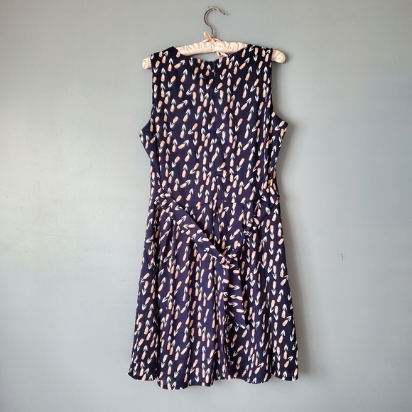 Flowers printed Sleeveless dress - Picture 2 of 6